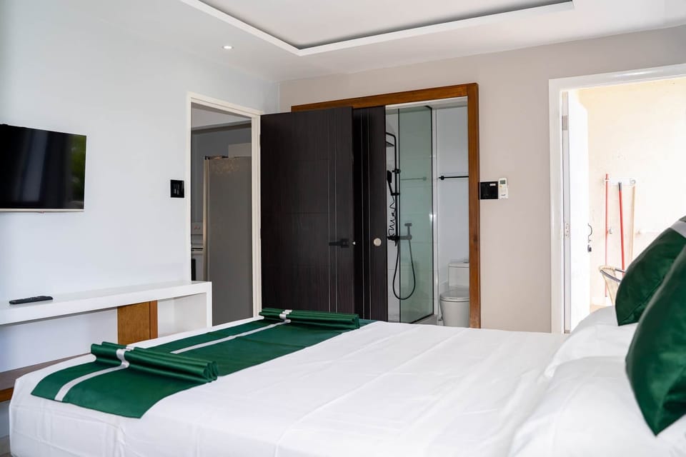 En-suite bathroom steps from bed — privacy & convenience in one suite