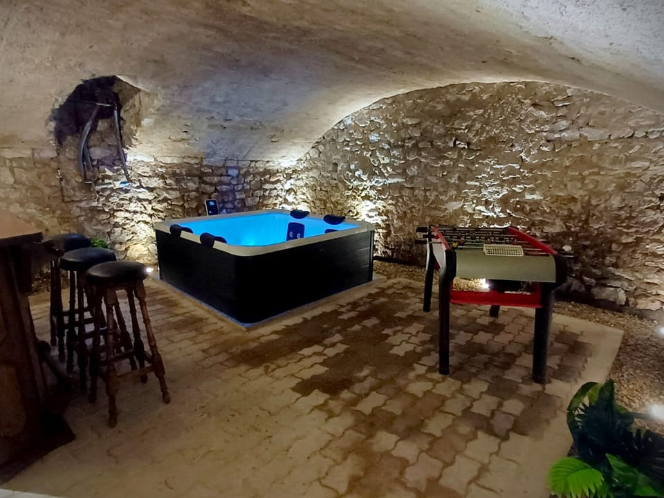 Indoor spa tub