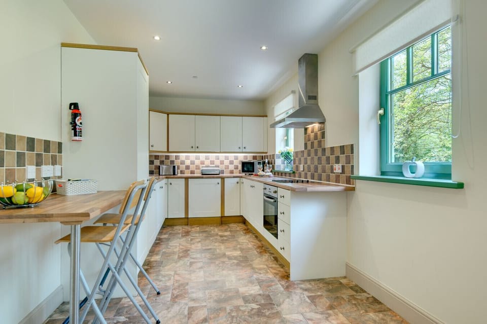 Kitchen with Breakfast Bar