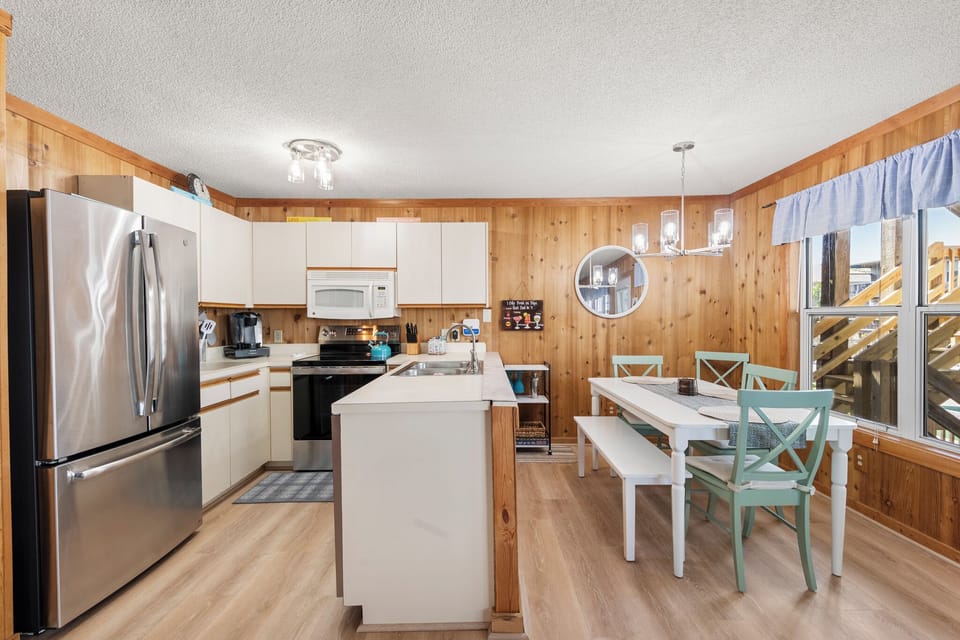 ISC1: Happy Ours | Dining Area and Kitchen