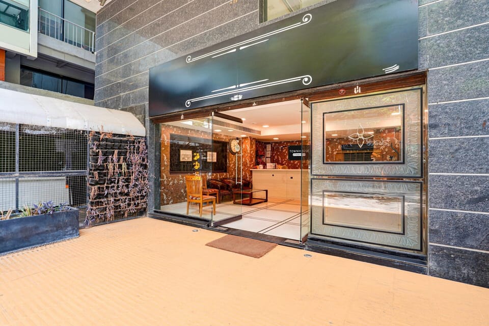 House | Reception