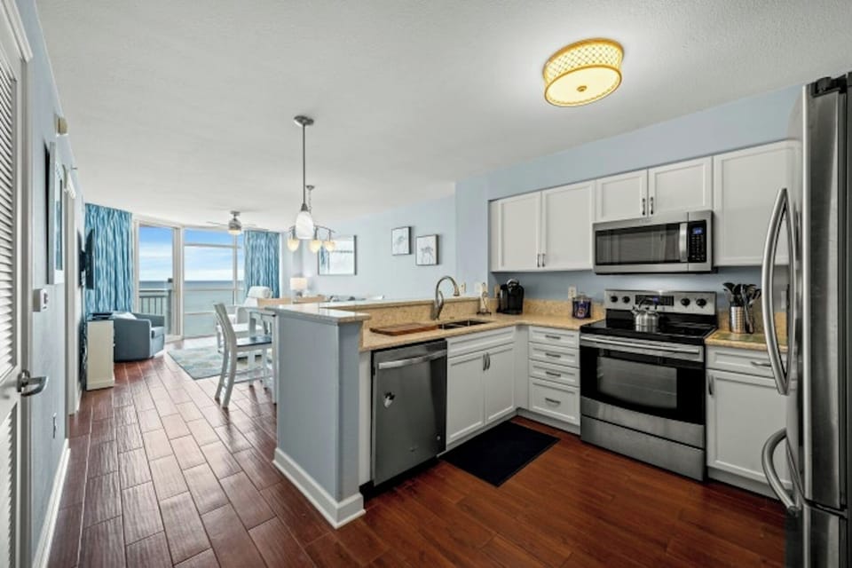 All modern appliances to make meal preparation a breeze.