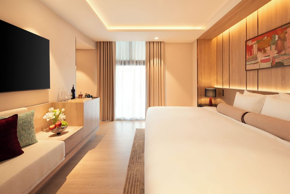 Serene Premier King | In-room safe, blackout drapes, iron/ironing board, free WiFi