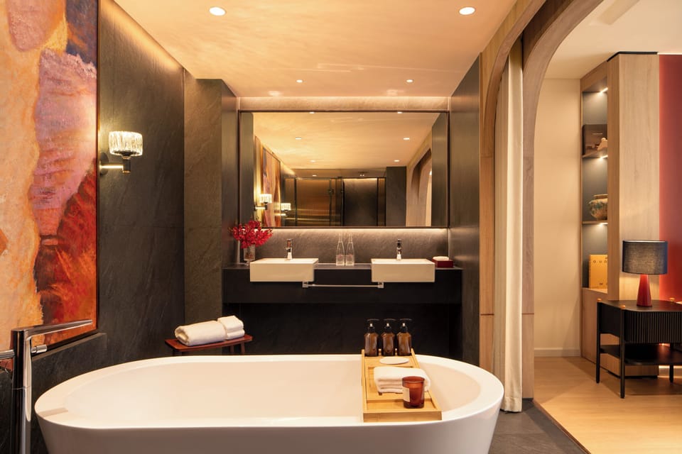 Auberg Signature Suite Double with Bathtub | Bathroom | Separate tub and shower, free toiletries, hair dryer, slippers