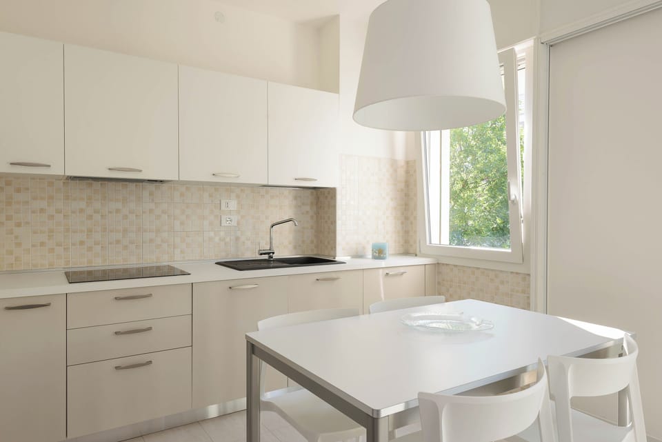Apartment, 2 Bedrooms, Balcony, City View | Interior