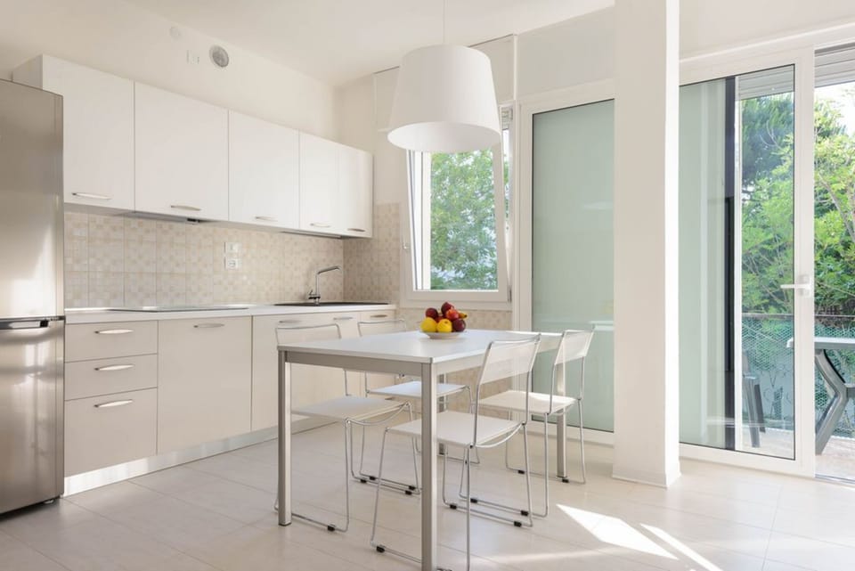 Apartment, 3 Bedrooms, Balcony, City View | Interior