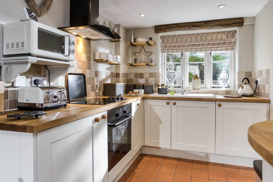 The well-equipped kitchen
