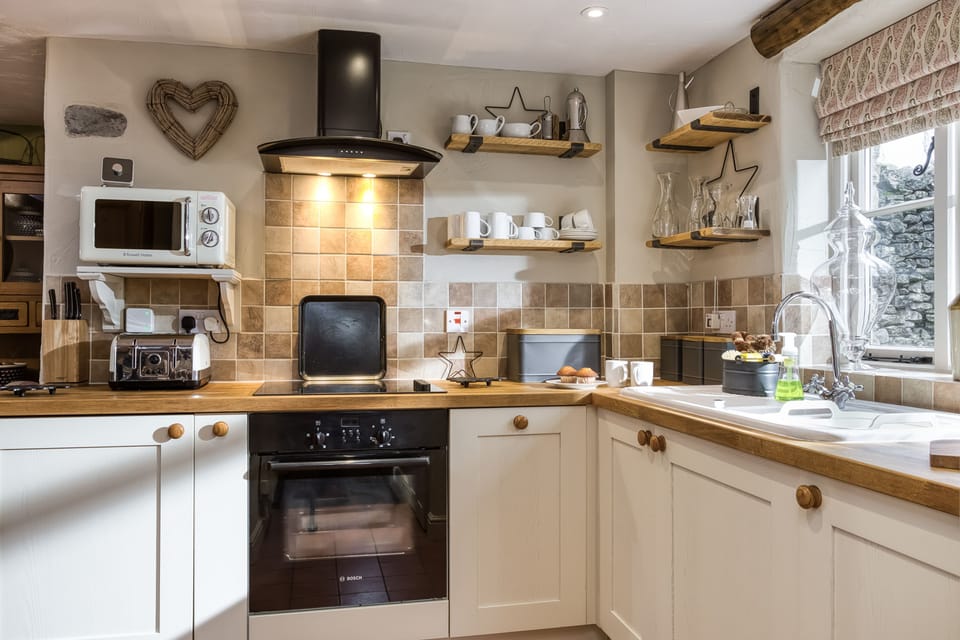 The well-equipped kitchen
