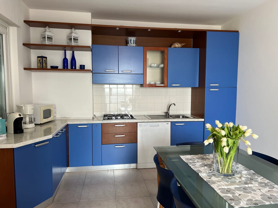 Apartment, 2 Bedrooms, Balcony, City View | Interior