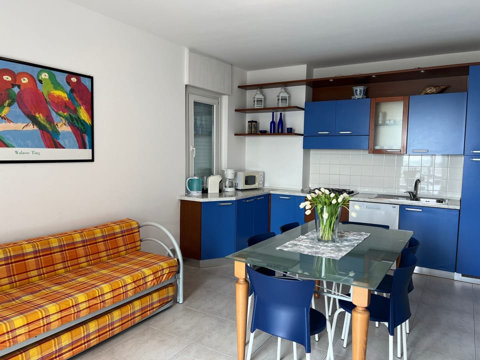 Apartment, 2 Bedrooms, Balcony, City View | Interior