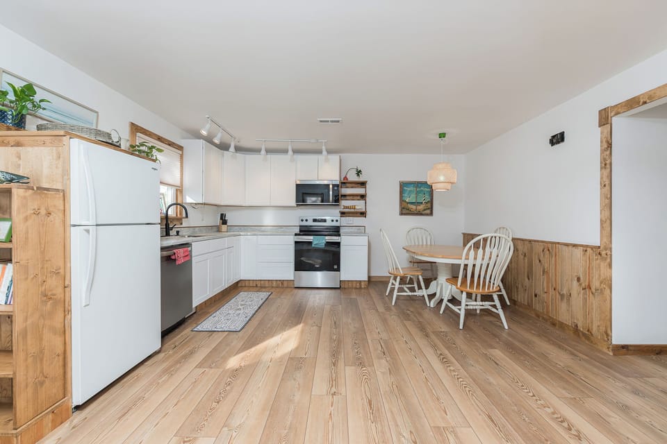 New full kitchen stocked with all the gear you need + dining table 