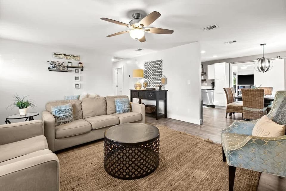 House, Multiple Beds (1 Almost Heaven) | Living area