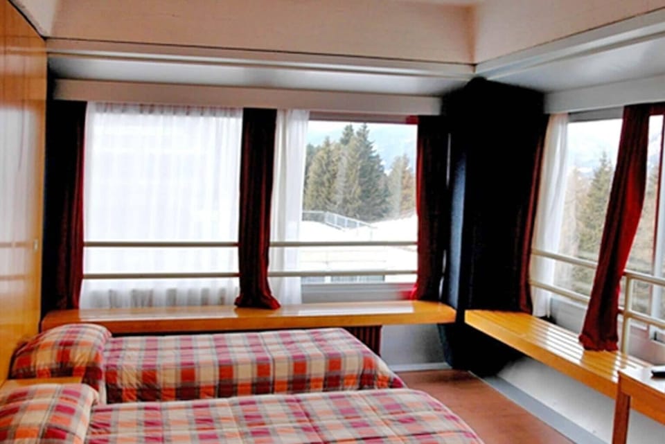 Classic Double Room | Desk, bed sheets