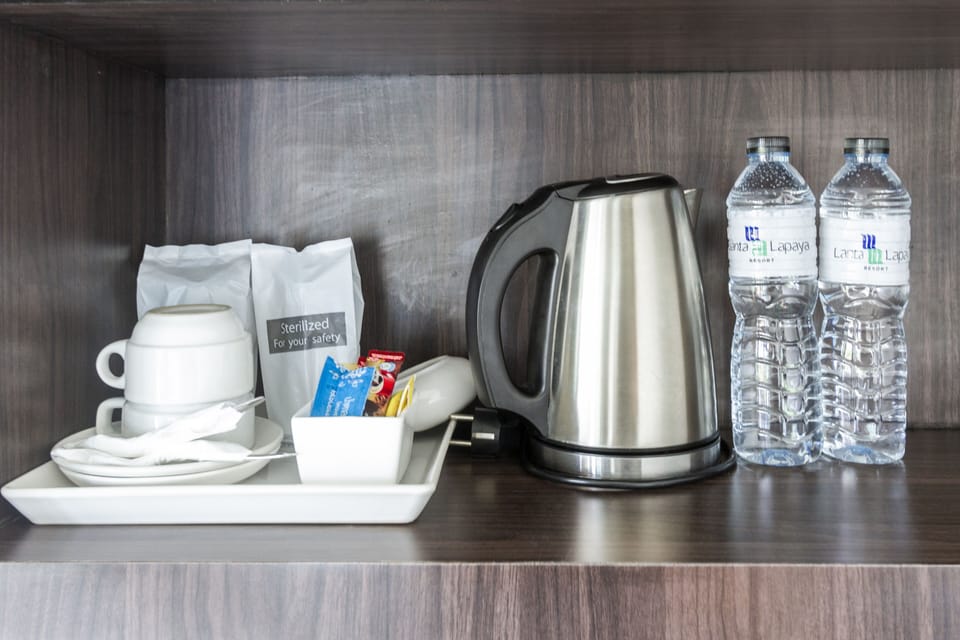 Minibar, in-room safe, WiFi (free), bed sheets