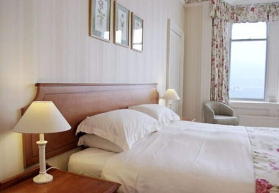Deluxe Double Room, Sea View | Desk, laptop workspace, iron/ironing board (on request), WiFi (free)