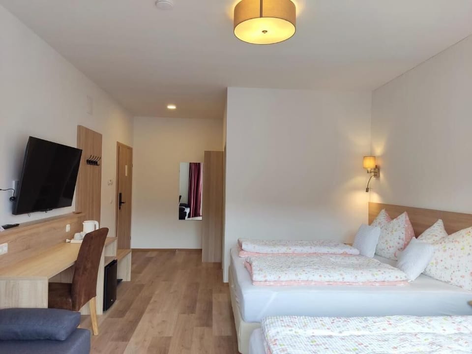Deluxe Double Room, Balcony, Mountain View | In-room safe, soundproofing, WiFi (free), bed sheets