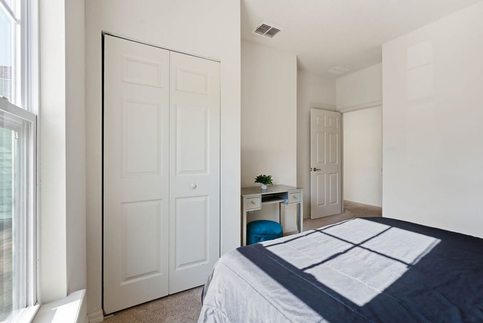Guest bedroom with queen bed