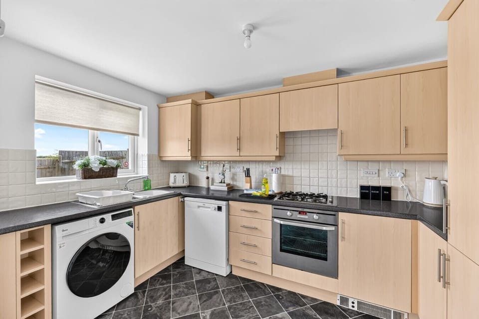 A fully equipped kitchen with everything you need to prepare and enjoy a home cooked meal.
