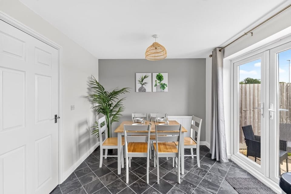 Dining area with seating for up to 6 people.