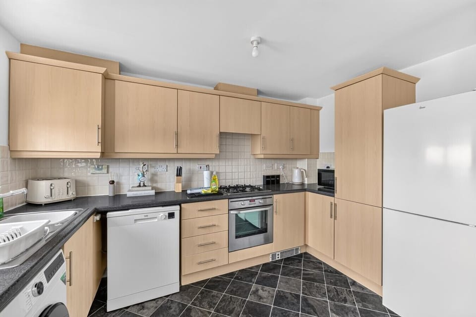 A fully equipped kitchen with everything you need to prepare and enjoy a home cooked meal.