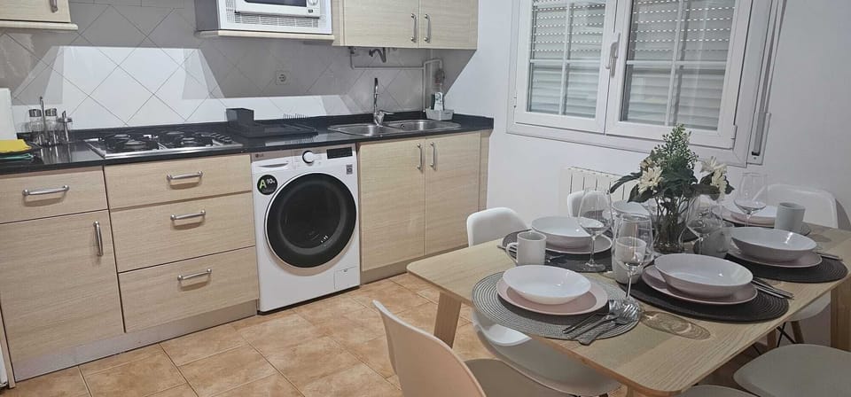 Basic Apartment | Private kitchen | Cookware/dishes/utensils