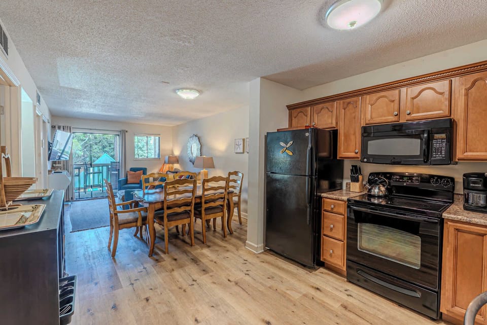 Kitchen that keeps things simple and convenient.