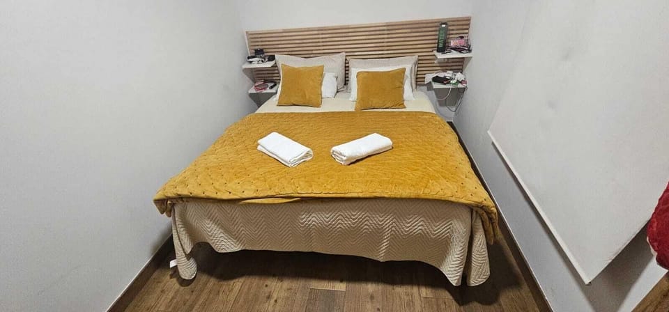 In-room safe, blackout drapes, free WiFi