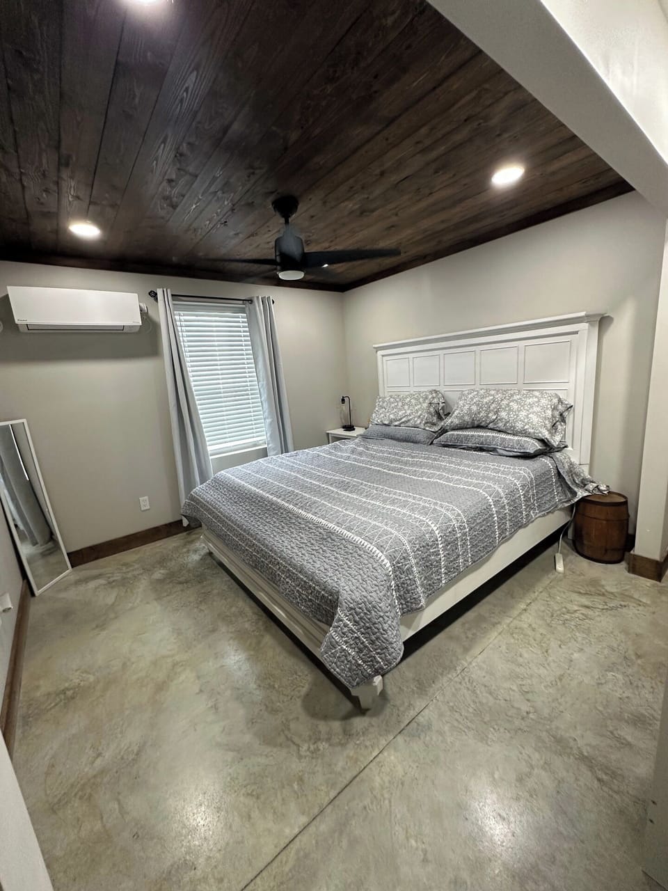 Bedroom - King bed