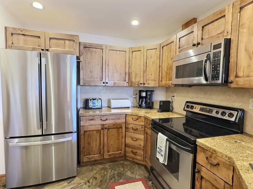 Well Appointed open kitchen with plenty of counter space and bar seating | Listed with @BookTraverse