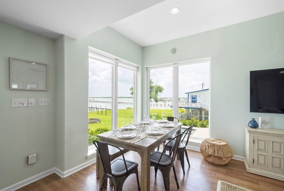 This dining area is located off the kitchen