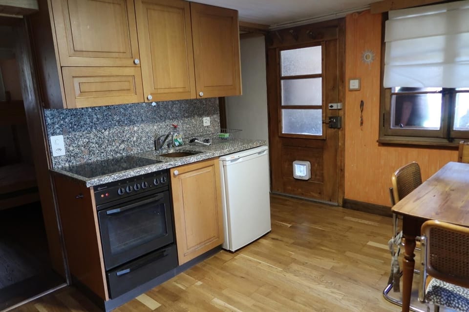 Chalet, 1 Bedroom, Patio, Garden View | Interior