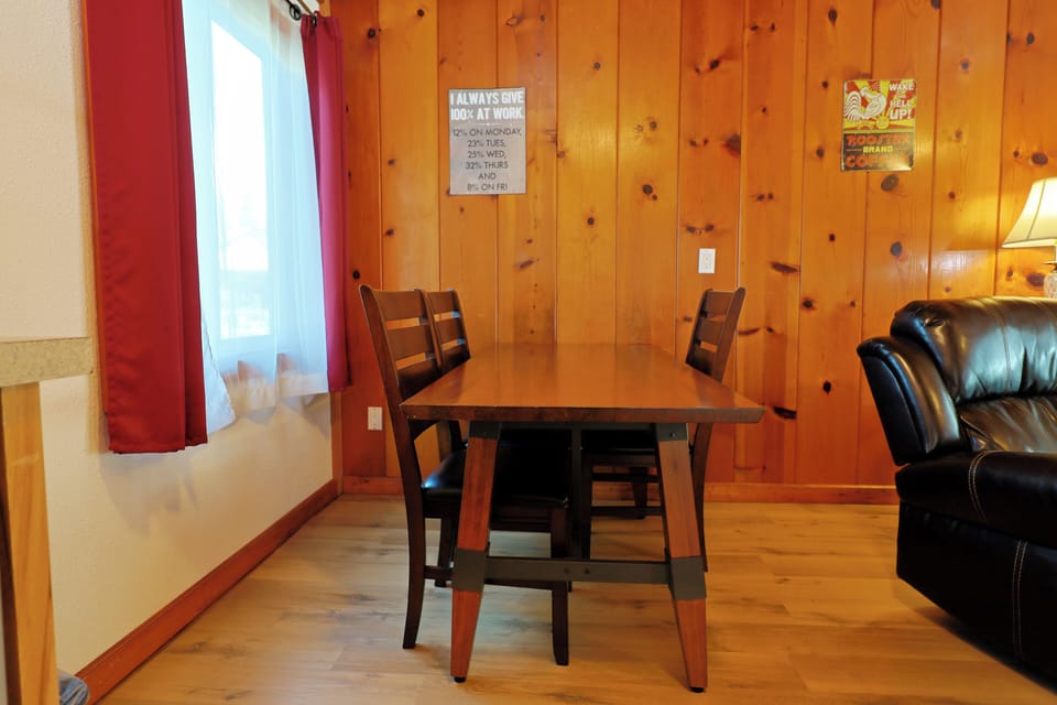 Kitchenette 1 - Dining Area