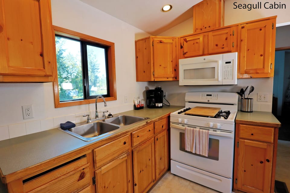 Seagull Cabin - Kitchen