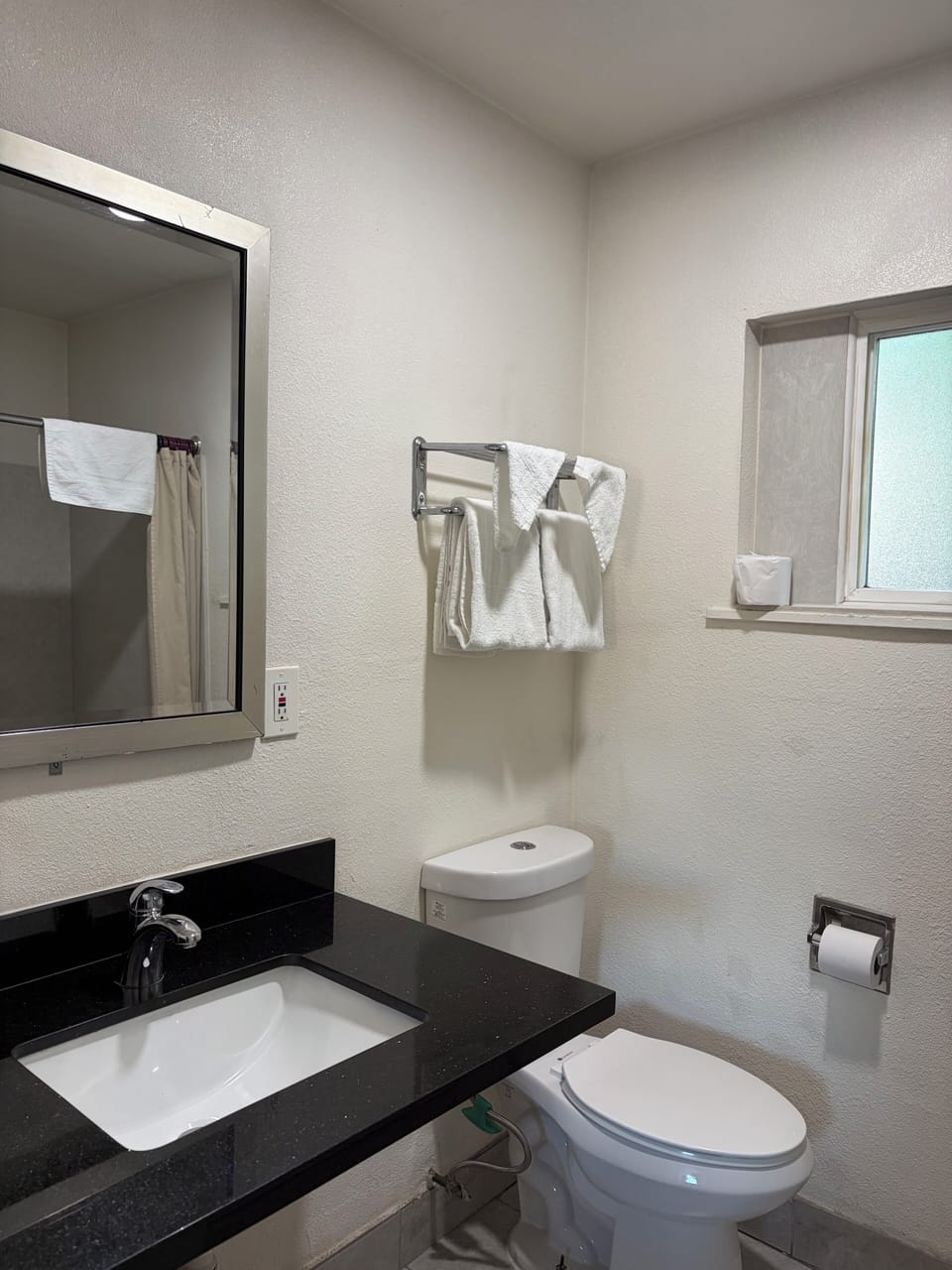 Deluxe Single Room | Bathroom | Shower, towels, soap, shampoo