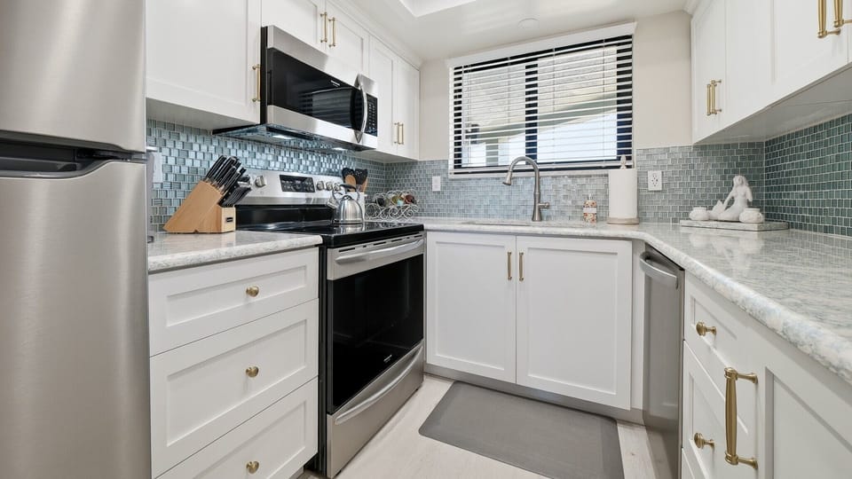 Jeff and Gina Properties - Ocean Trillium 502 - New Smyrna Beach - 1 BR - 1 BA - Beach Views - next door to Chase's on the Beach