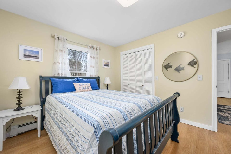 Bedroom 1- Queen - Main Level
