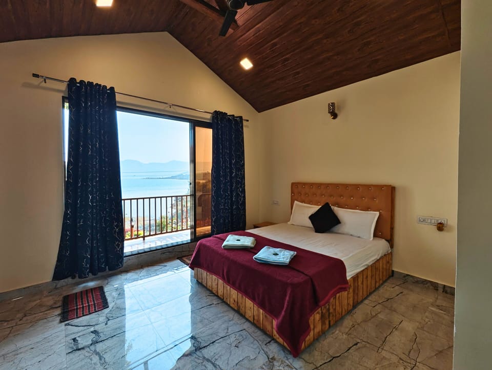 Luxury Double Room | Free WiFi