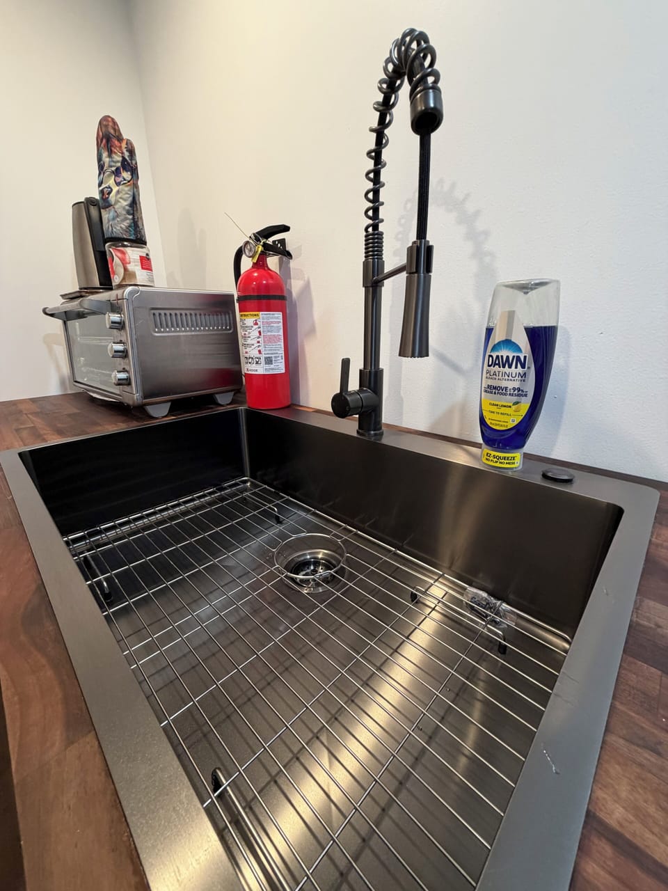 Deep large sink, convection oven and fire extinguisher if your baking goes south