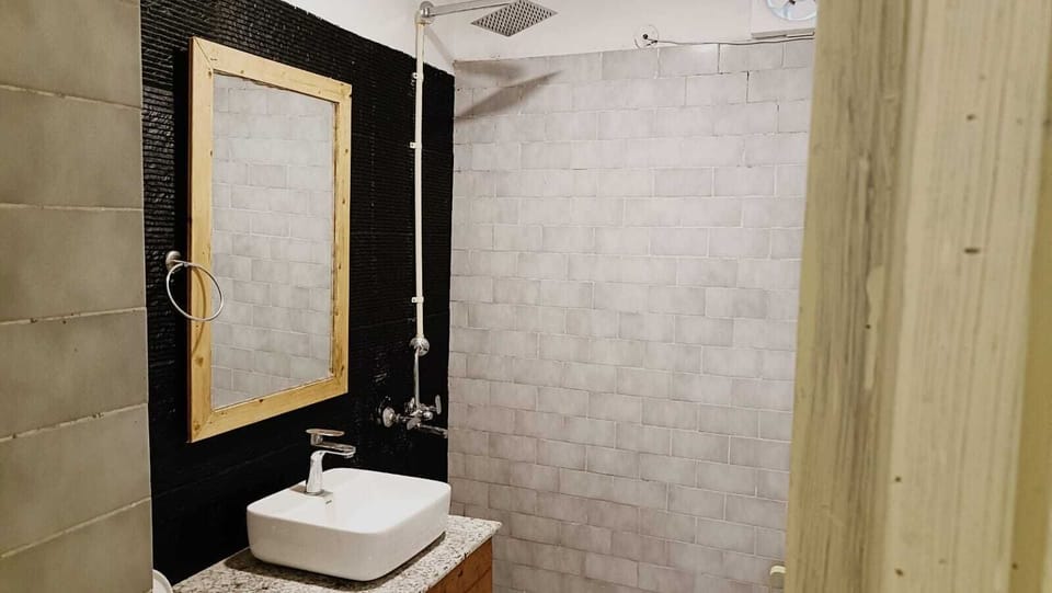 Apartment | Bathroom | Shower, slippers, towels, soap