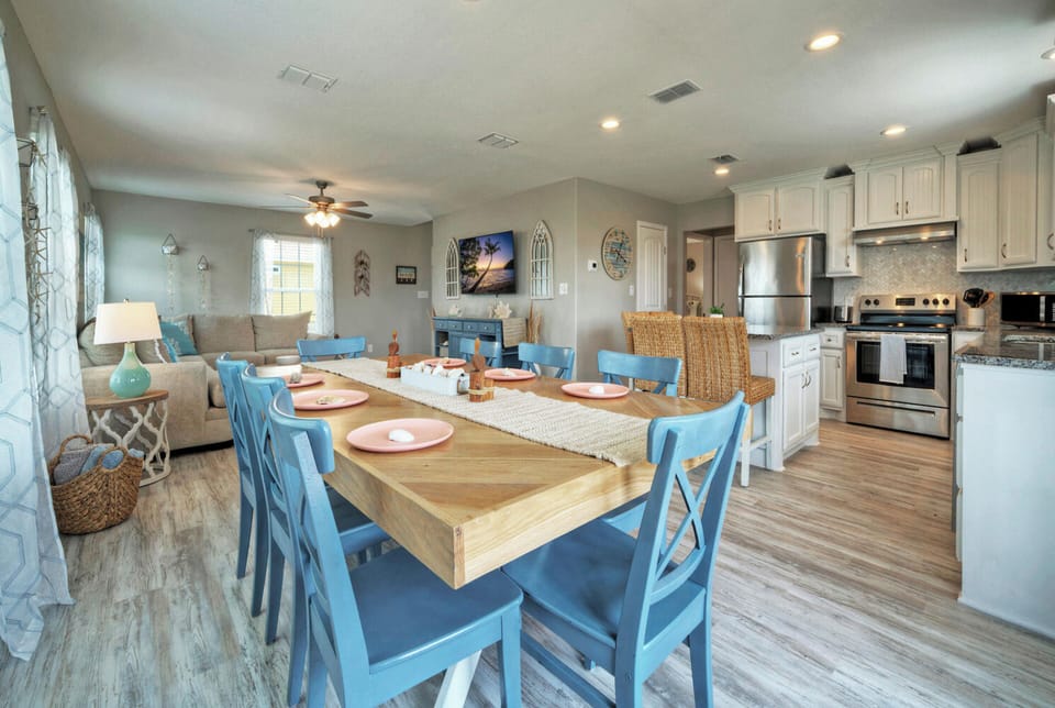 Dining area. (Tequila Tides)