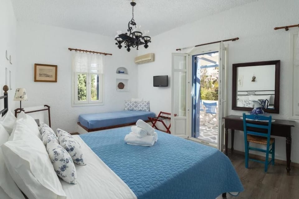 Classic Triple Room, Balcony, Garden View | Free WiFi