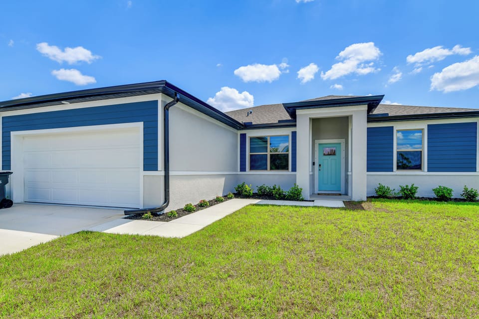 House Exterior | Garage (1 Vehicle) | Driveway (4 Vehicles)