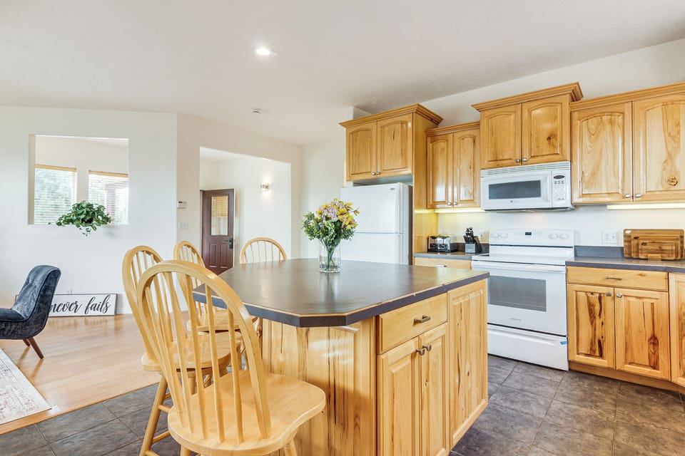 Kitchen | Breakfast Bar
