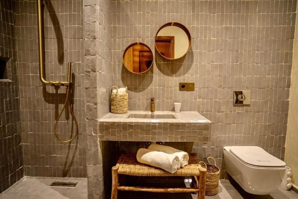 Deluxe Double Room, Private Bathroom (2) | Soundproofing, free WiFi