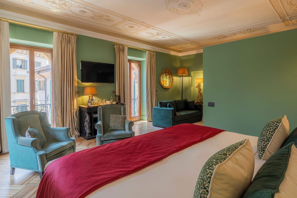 Deluxe Suite, 1 King Bed | Bathroom | Free toiletries, slippers, towels, soap