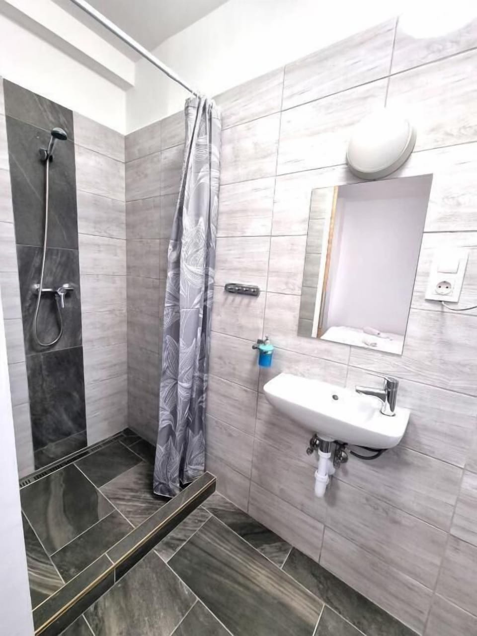 Family Room | Bathroom