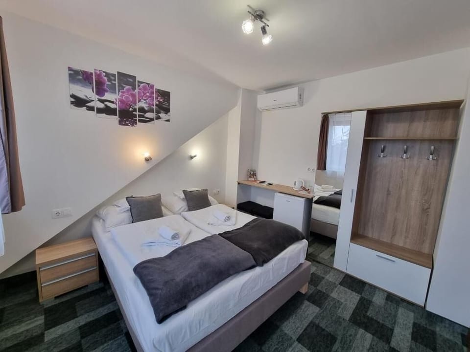 Double or Twin Room | Soundproofing, free WiFi