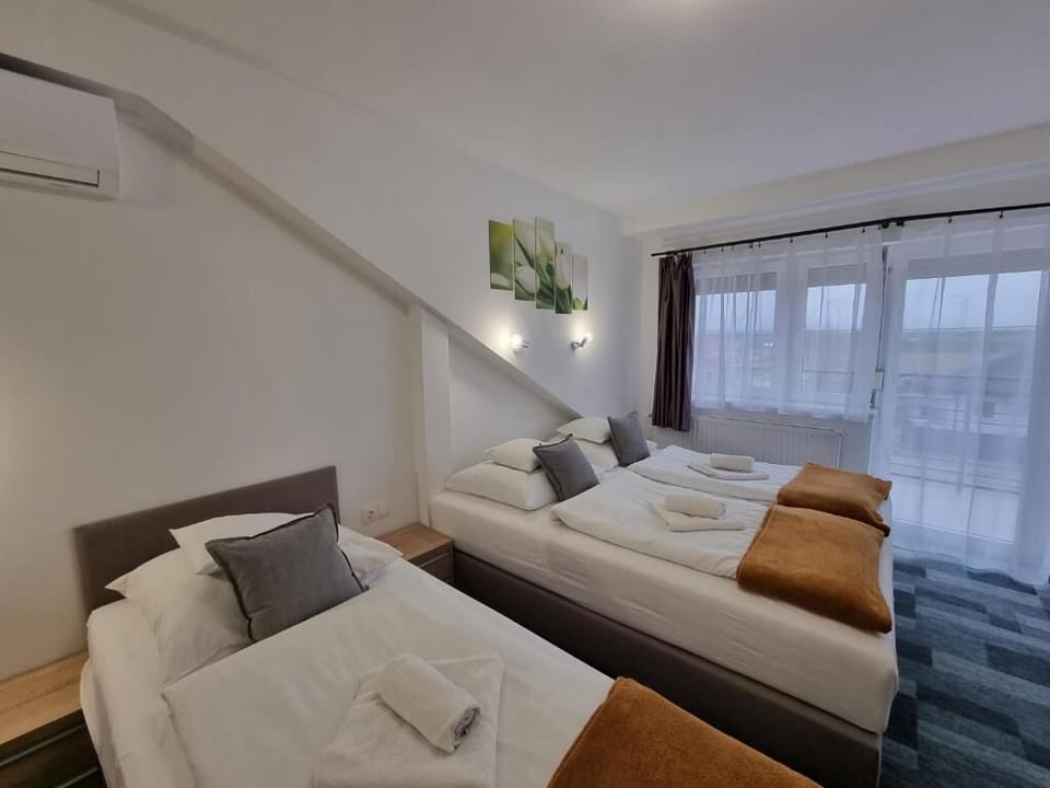 Family Room | Soundproofing, free WiFi