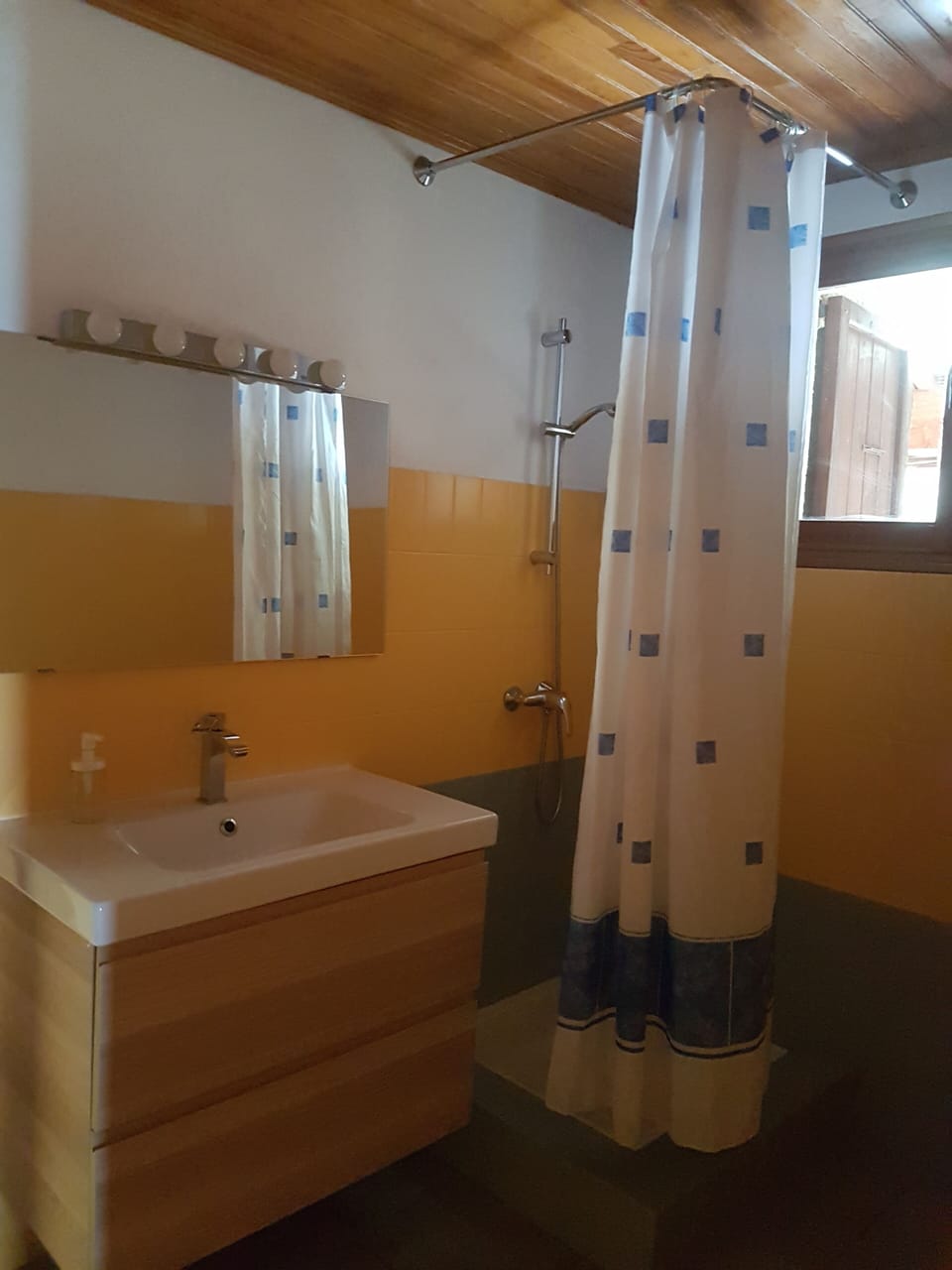 Classic Double or Twin Room, Balcony, City View | Bathroom