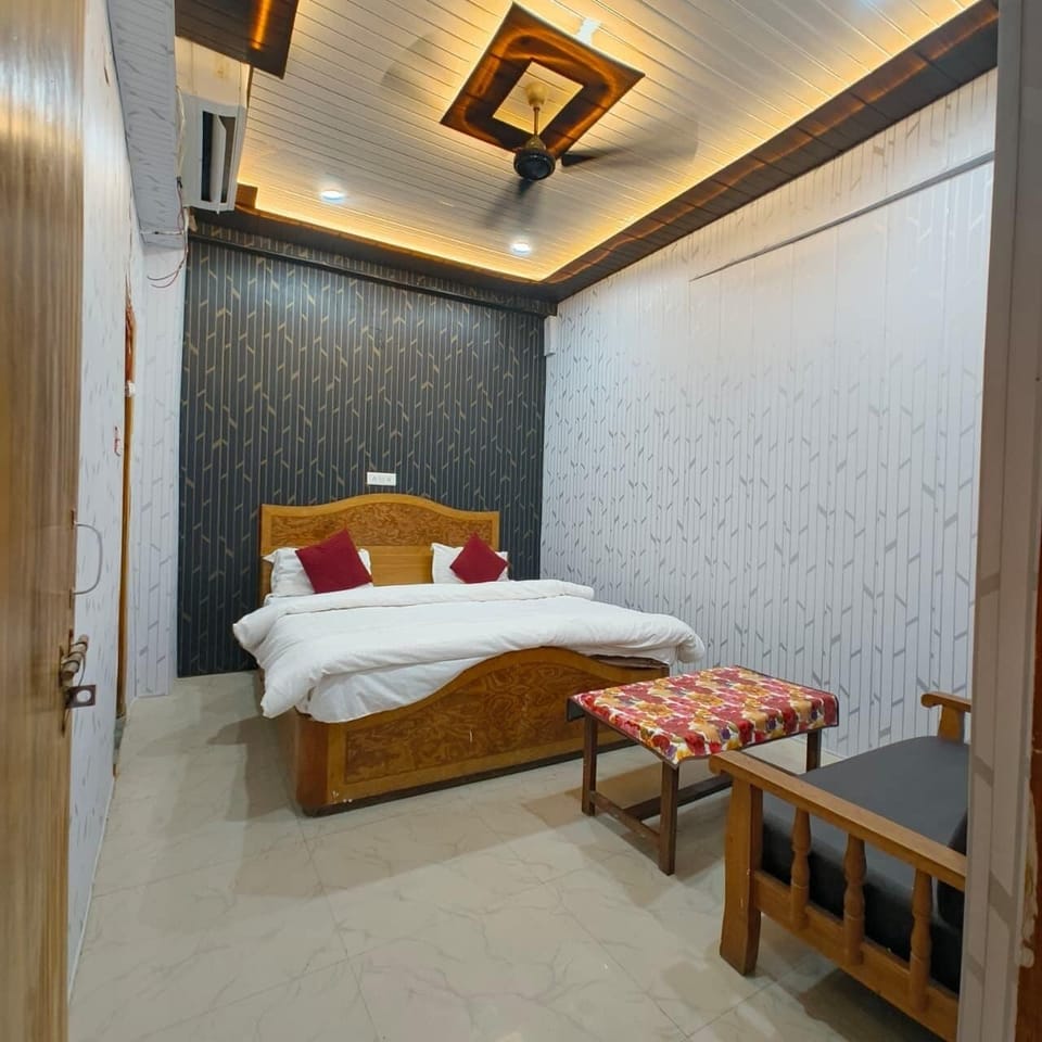 Deluxe Room | Rollaway beds, free WiFi, bed sheets
